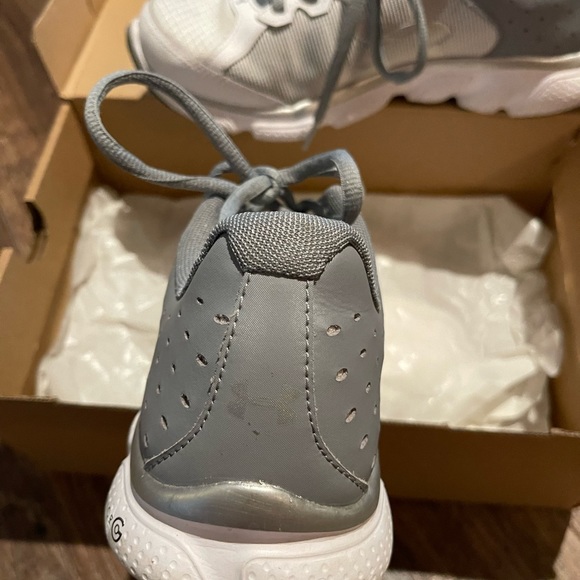 Under Armour running shoes!! Like new! - Picture 7 of 8